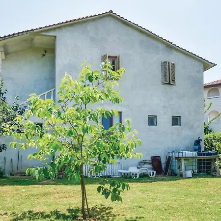 Four-bedroom Holiday In Village Holiday home Velika