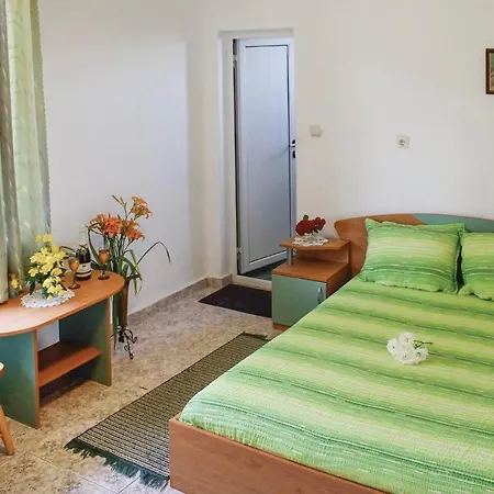 Four-bedroom Holiday In Village *