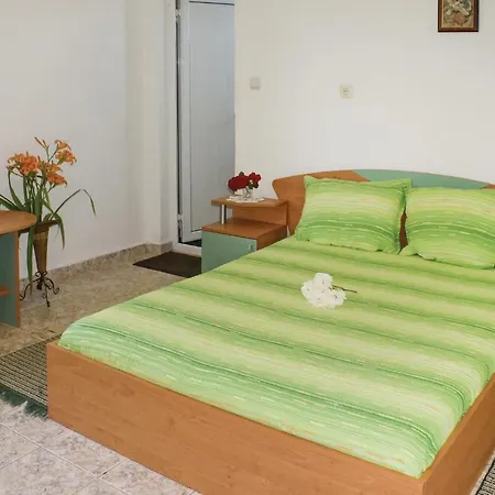 Four-bedroom Holiday In Village Velika