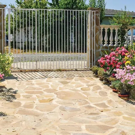 Four-bedroom Holiday In Village *