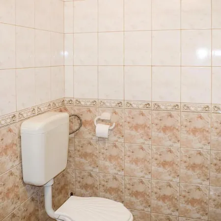 Сasa de vacaciones Four-bedroom Holiday In Village *