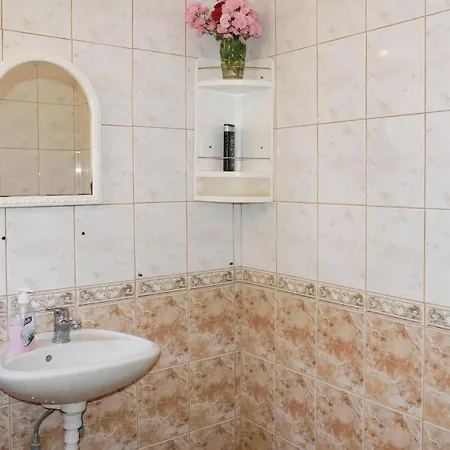 Сasa de vacaciones Four-bedroom Holiday In Village *